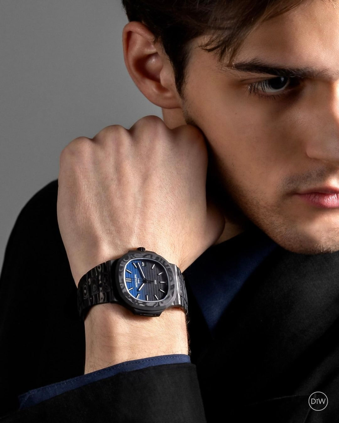 DiW Carbon Patek Nautilus 5711 "BLACK GRAIL G-BLUE" | WORLDTIMER
