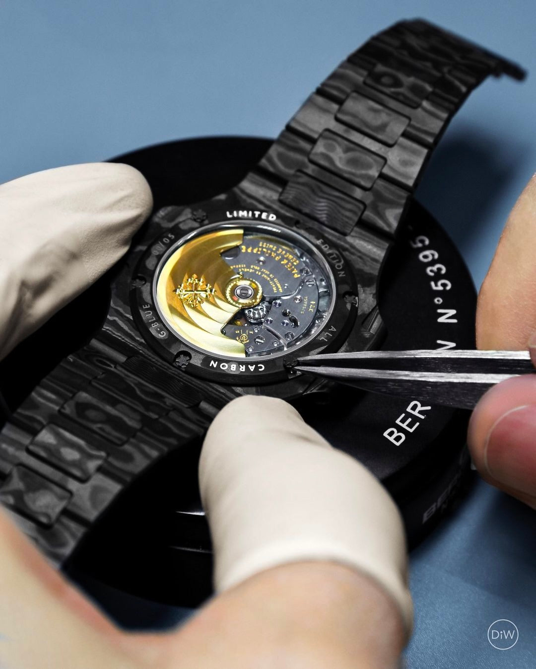 DiW Carbon Patek Philippe Nautilus 5711 "BLACK GRAIL G-BLUE" | WORLDTIMER