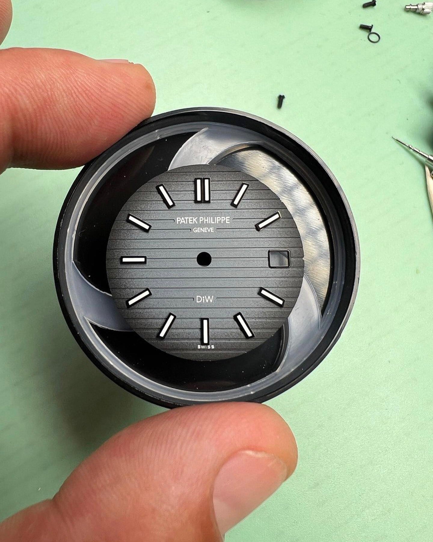 Patek Philippe Nautilus DiW ALL CARBON GRIS | WORLDTIMER