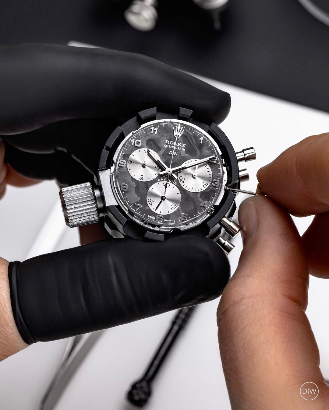 DiW Unleashes the Titanium Rolex Daytona Dream! 第一支 DiW 劳力士 迪通拿 使用钛和碳纤维制造的手表命名 EXCEPTIONAL-1 | WORLDTIMER
