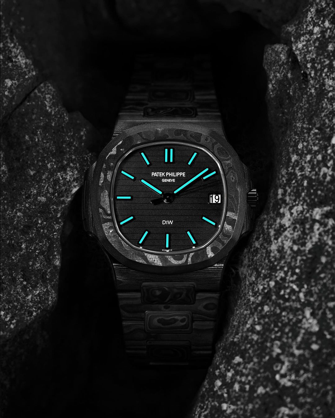 百達翡麗 金鷹5711 DiW Black Grail ALL CARBON BLACK | WORLDTIMER