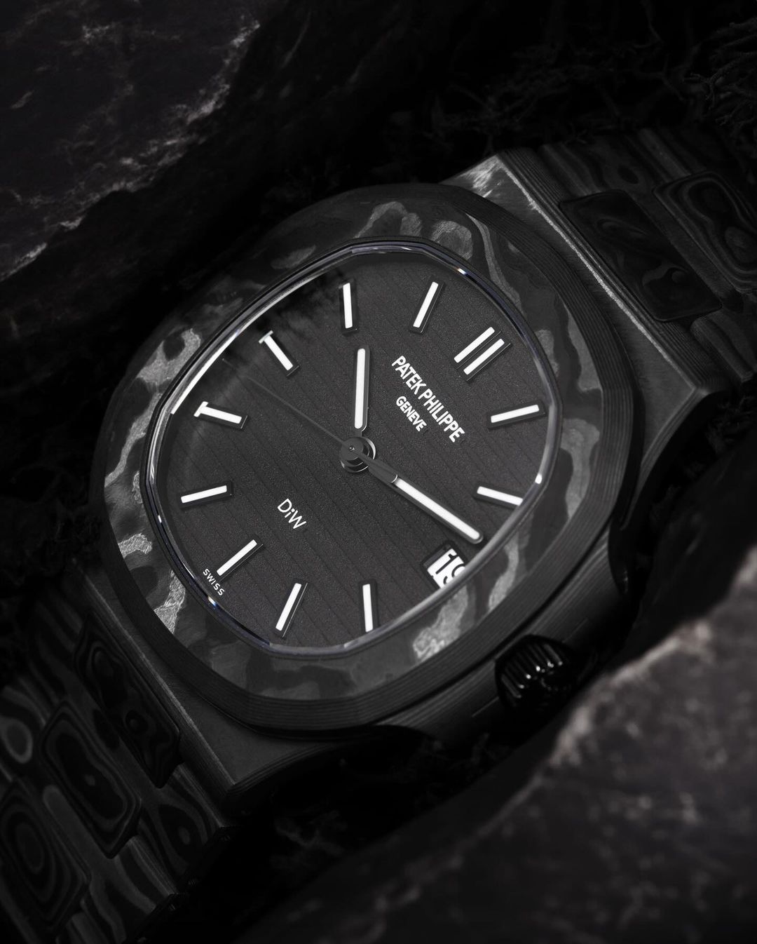 百達翡麗 金鷹5711 DiW Black Grail ALL CARBON BLACK Nautilus Patek 5711 | WORLDTIMER