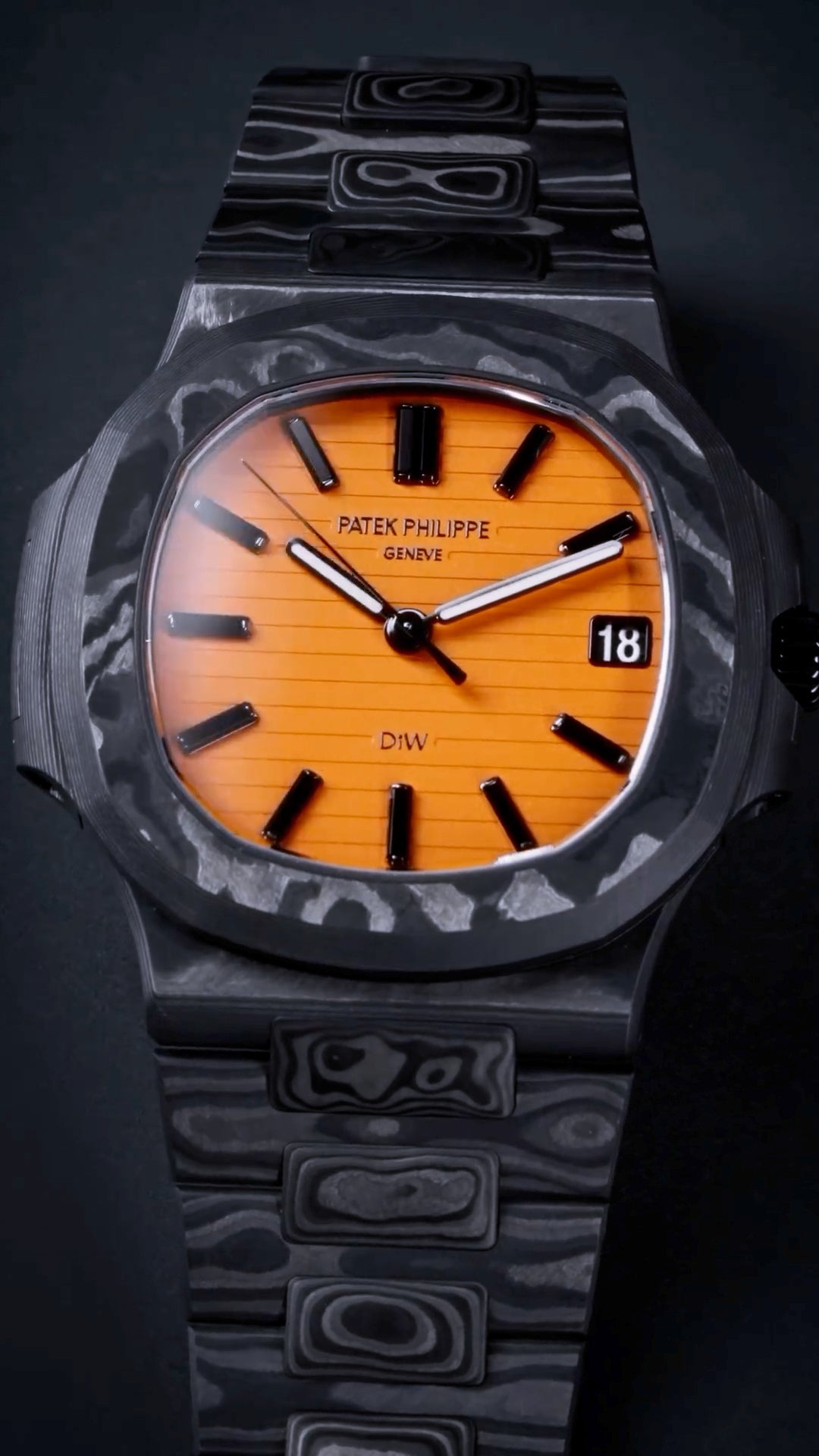 Patek Philippe Nautilus 5711 DiW ALL CARBON BLACK Orange Dial 金鷹5711 百達翡麗 | WORLDTIMER