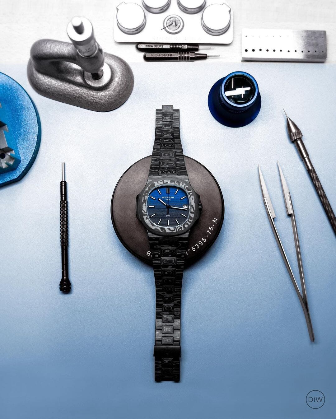 DiW Carbon Patek Philippe Nautilus 5711 "BLACK GRAIL G-BLUE" | WORLDTIMER