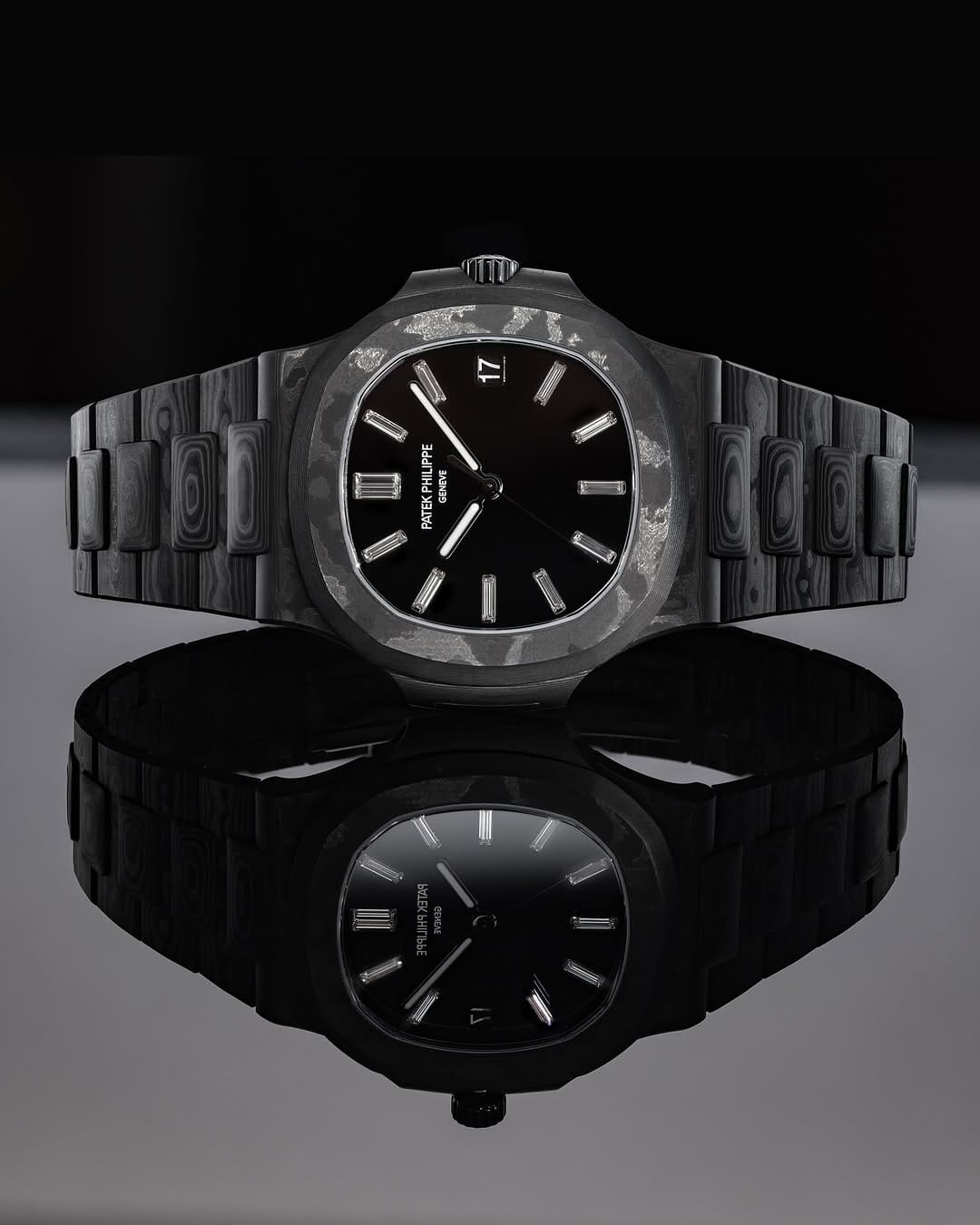DiW Patek Nautilus BLACK GRAIL DIAMOND MARKERS 百達翡麗Nautilus 金鷹5711 全碳纖維鑽石刻度 | WORLDTIMER