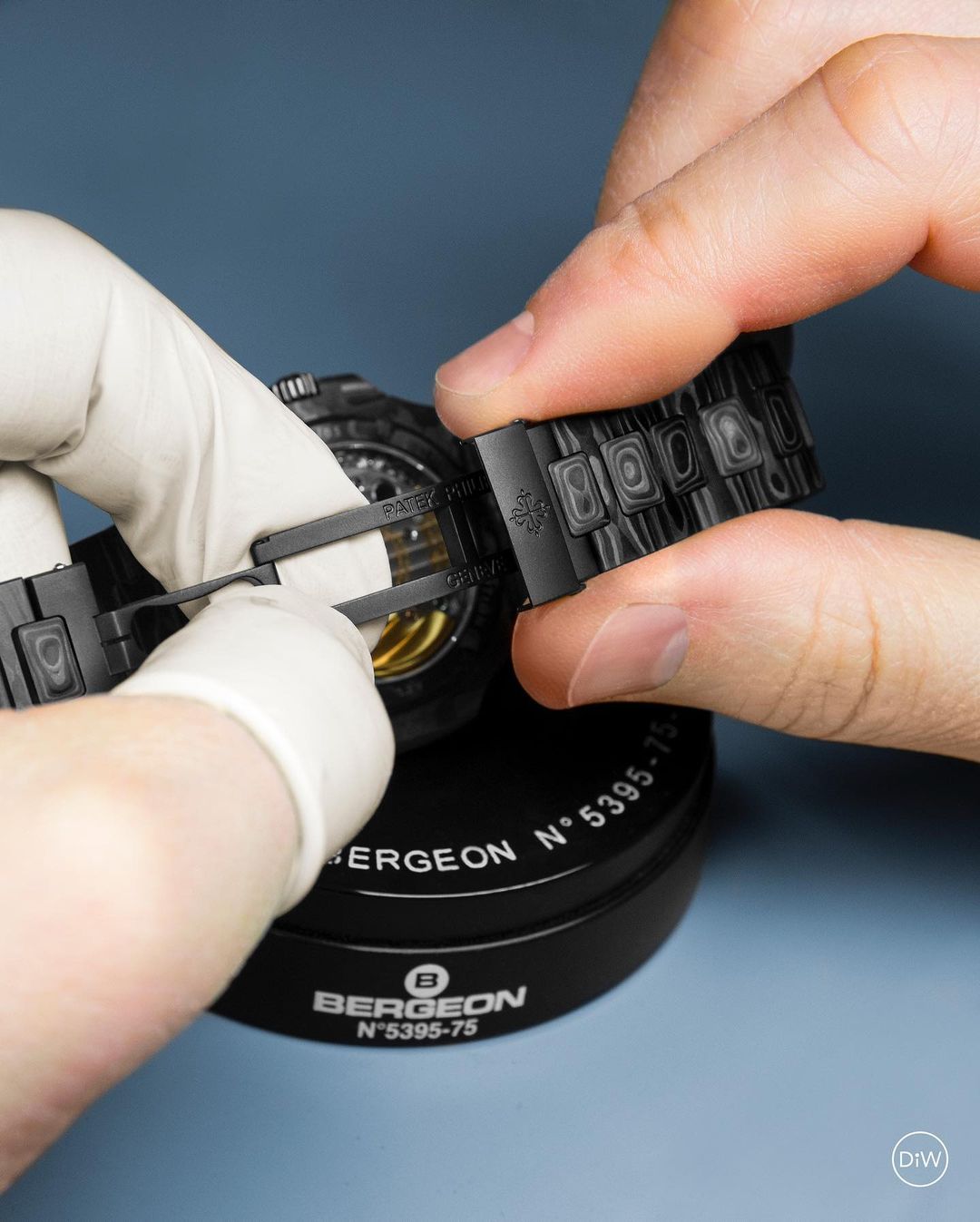 DiW Carbon Patek Philippe Nautilus 5711 "BLACK GRAIL G-BLUE" | WORLDTIMER