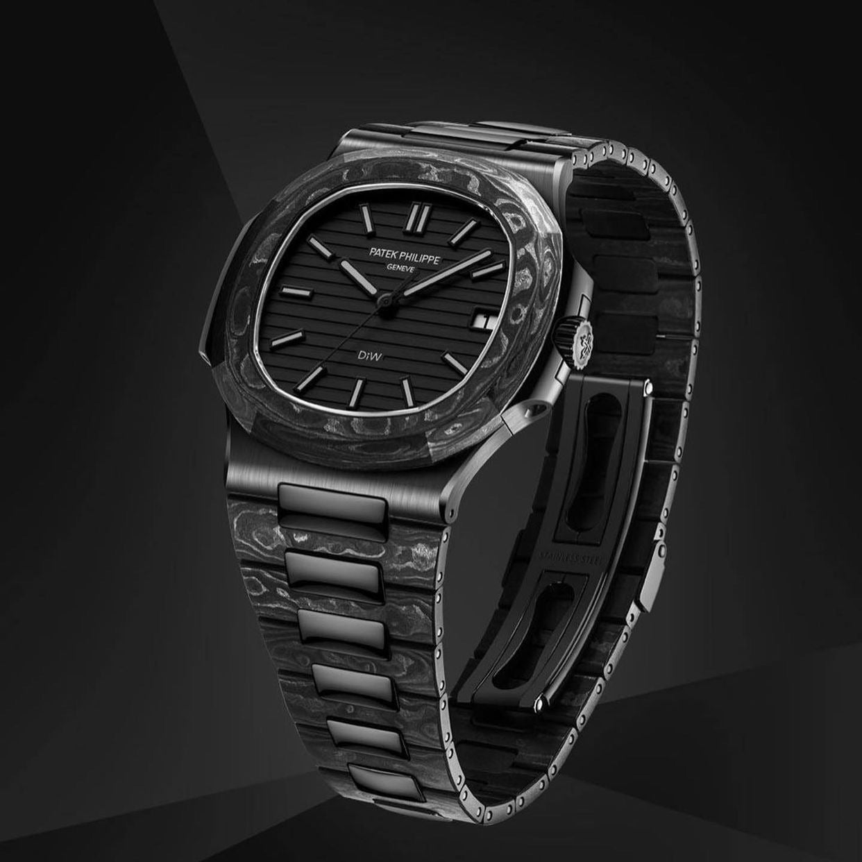 NTPT Carbon Patek Philippe DiW Nautilus 5711 BLACK GRAIL 百達翡麗 金鷹5711 | WORLDTIMER