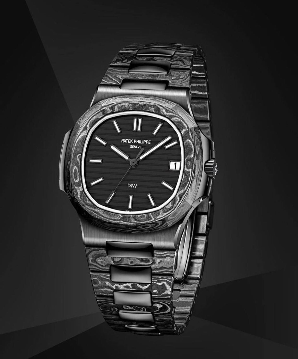 NTPT Carbon Patek Philippe DiW Nautilus 5711 BLACK GRAIL 百達翡麗 金鷹5711 | WORLDTIMER